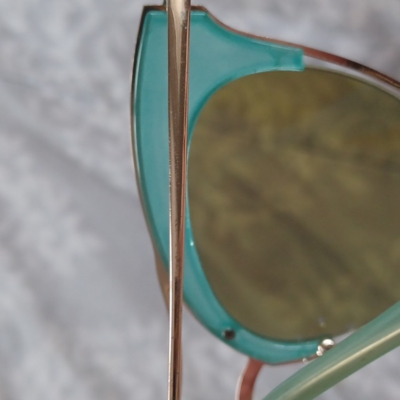 Cat Eye Sunglasses - Picture 4 of 4